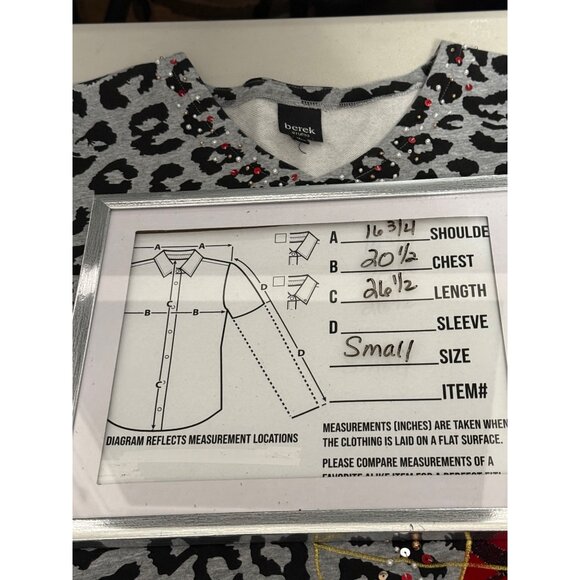 Berek Studio Womens Leopard Print Long Sleeve Tunic With Sequins & Santa Appliqu - Picture 5 of 7